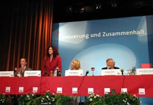 Die Fotos zeigen (v.l.n.r.): SPD-Generalsekret&auml;r Franz M&uuml;ntefering, Monika Griefahn MdB, Hedi Wegener MdB, den Moderator und Buchholzer B&uuml;rgermeister Norbert Stein sowie den SPD-UB-Vorsitzenden Klaus-Dieter Feindt.