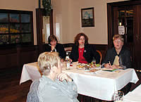 Das Foto zeigt (von rechts): Marion Caspers-Merk MdB, Monika Griefahn und Birgit Schlüter