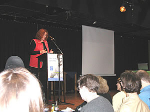 Das Foto zeigt (v.l.n.r.): Theo Dahlheimer, John David Matters, Monika Griefahn, Ashley Beek und B&auml;rbel Behneke